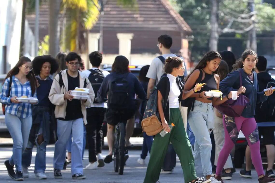 Estudo aponta relação entre consumo em excesso de carne vermelha a maior risco de câncer colorretal em jovens - 