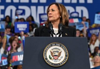 Kamala Harris faz campanha na Filadélfia e reforça pedido por voto antecipado - 