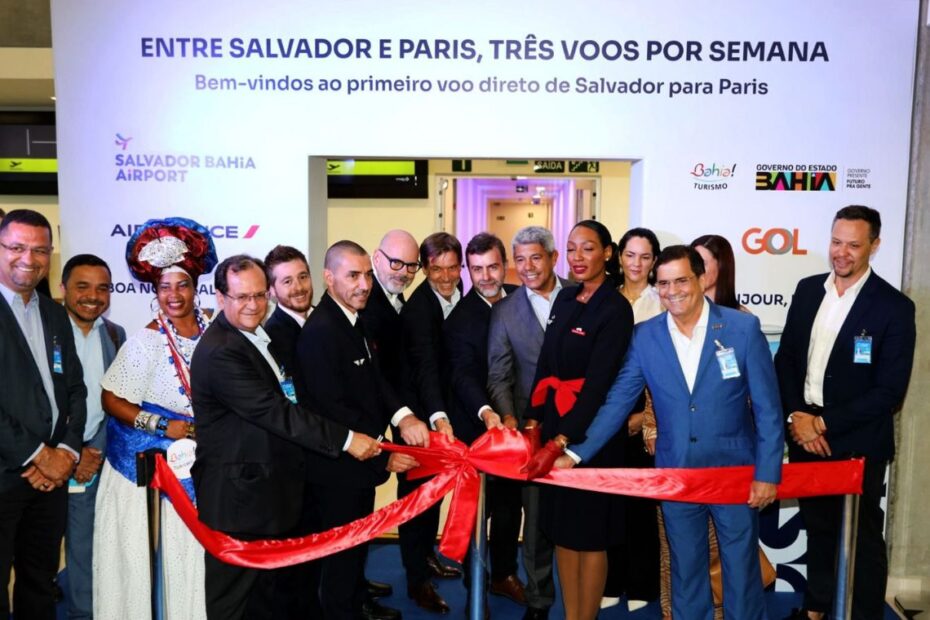 Primeiro voo direto entre Salvador e Paris é marcado por recepção a 350 passageiros - 