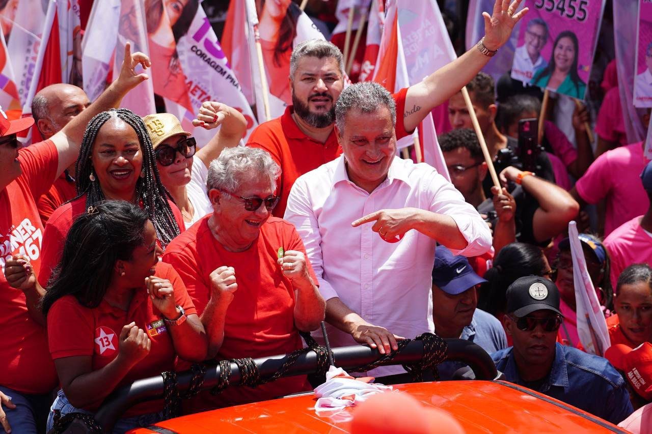 Rui Costa participa de caminhada de Luiz Caetano em Camaçari - 