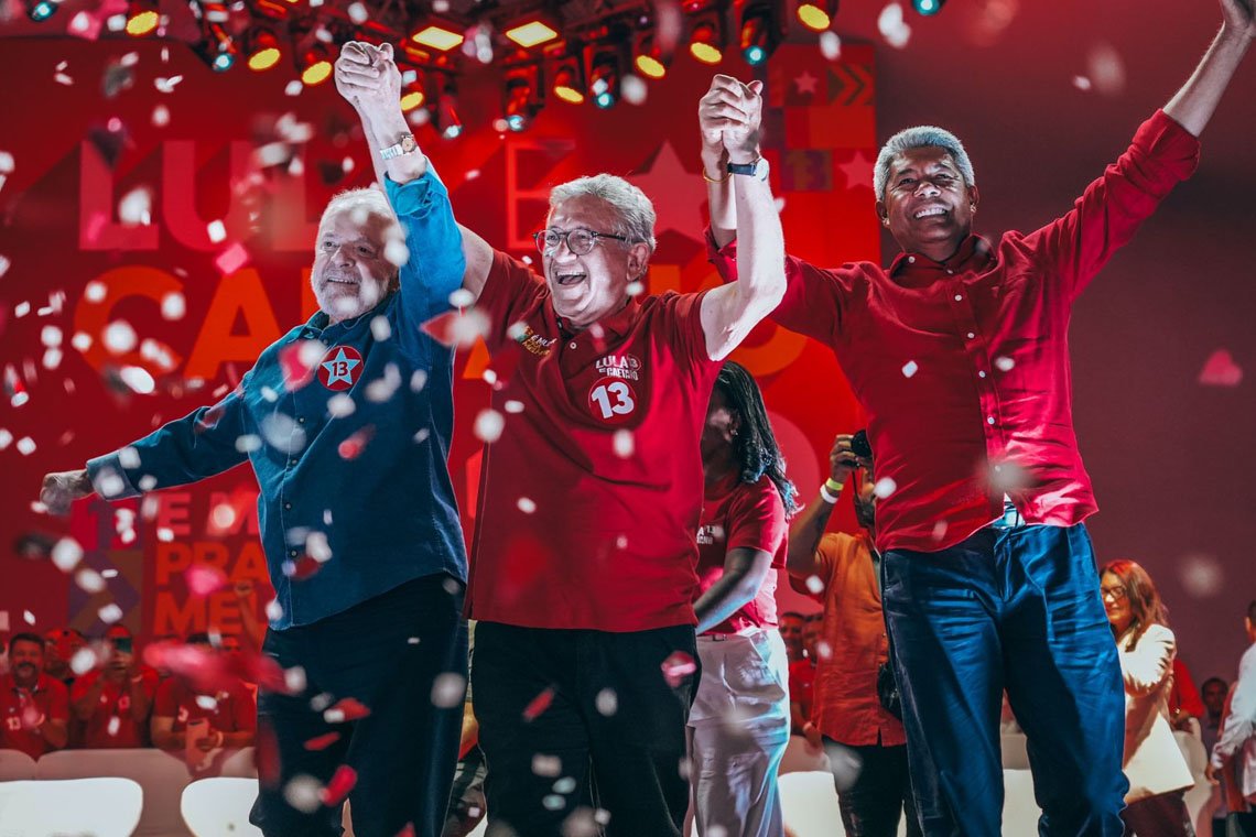 Durante comício em Camaçari, Jerônimo e Wagner exaltam Luiz Caetano: ‘Vai voltar à prefeitura’ - 