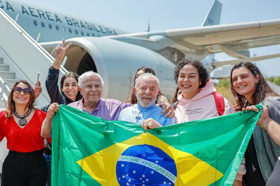 Lula recepciona primeiro grupo de brasileiros repatriados do Líbano: ‘Não deixaremos ninguém para trás’ - 