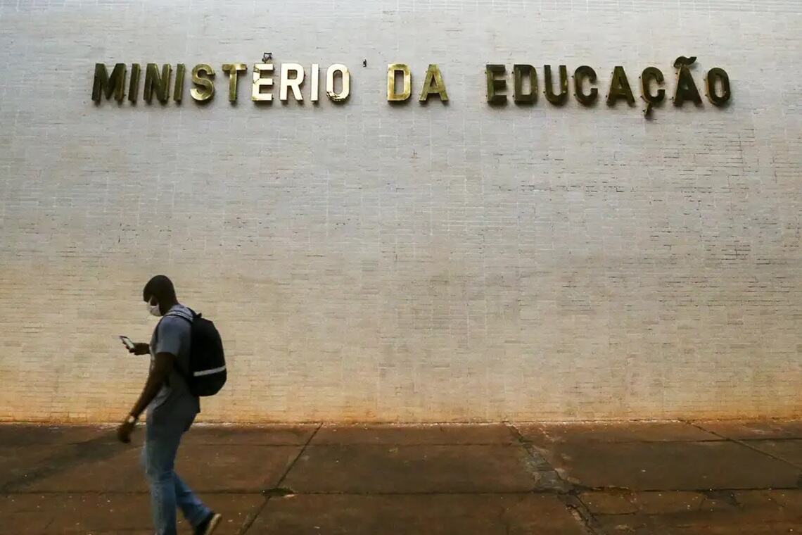 MEC quer ouvir universidades e estabelecer padrão para bancas de cotas - 