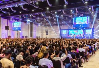 Mega aulão do Enem reúne 7 mil estudantes para revisão final em Salvador - 