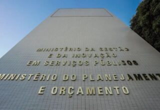 Governo federal mantém meta de déficit zero para 2024 - 