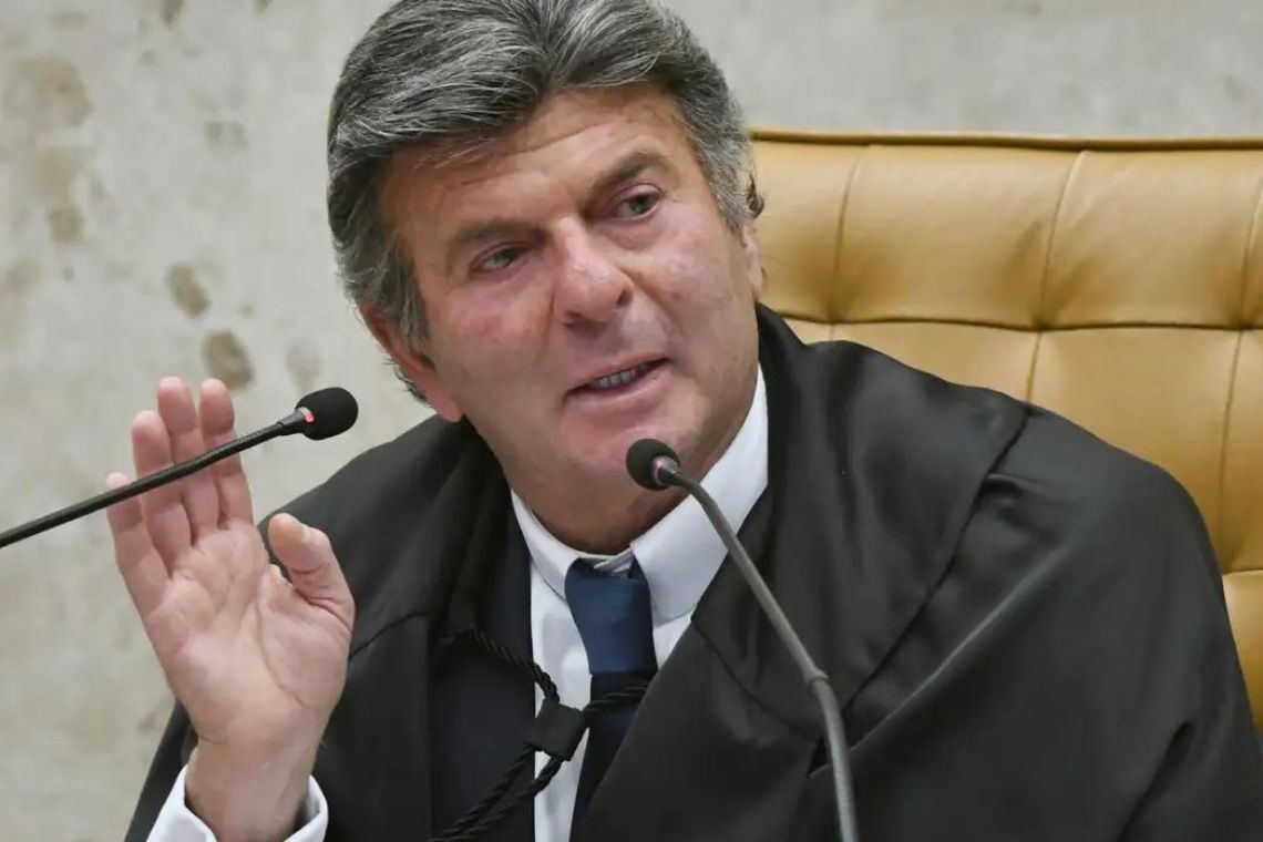 Luiz Fux autoriza retomada do julgamento de indulto de Bolsonaro à PMs do Carandiru - 