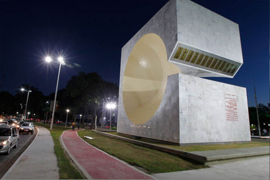 Monumentos em Salvador serão iluminados em homenagem ao Dia do Médico-Veterinário - 