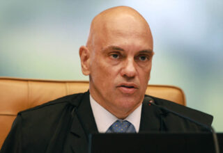 Alexandre de Moraes vota contra pedido da rede X para desbloquear perfil de Allan dos Santos - 