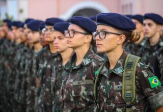 Mulheres brasileiras também vão poder se alistar às Forças Armadas a partir do próximo ano - 