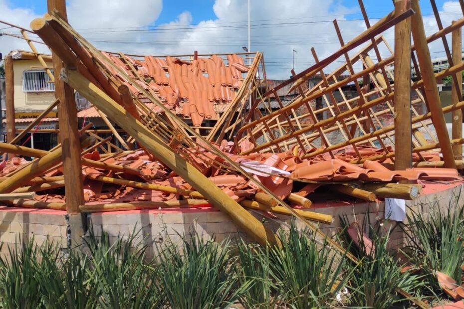 Obra desaba duas semanas após inauguração, em Candeias - 