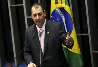 Omar Aziz diz que vai lutar para retirar do ar sites de apostas esportivas - 