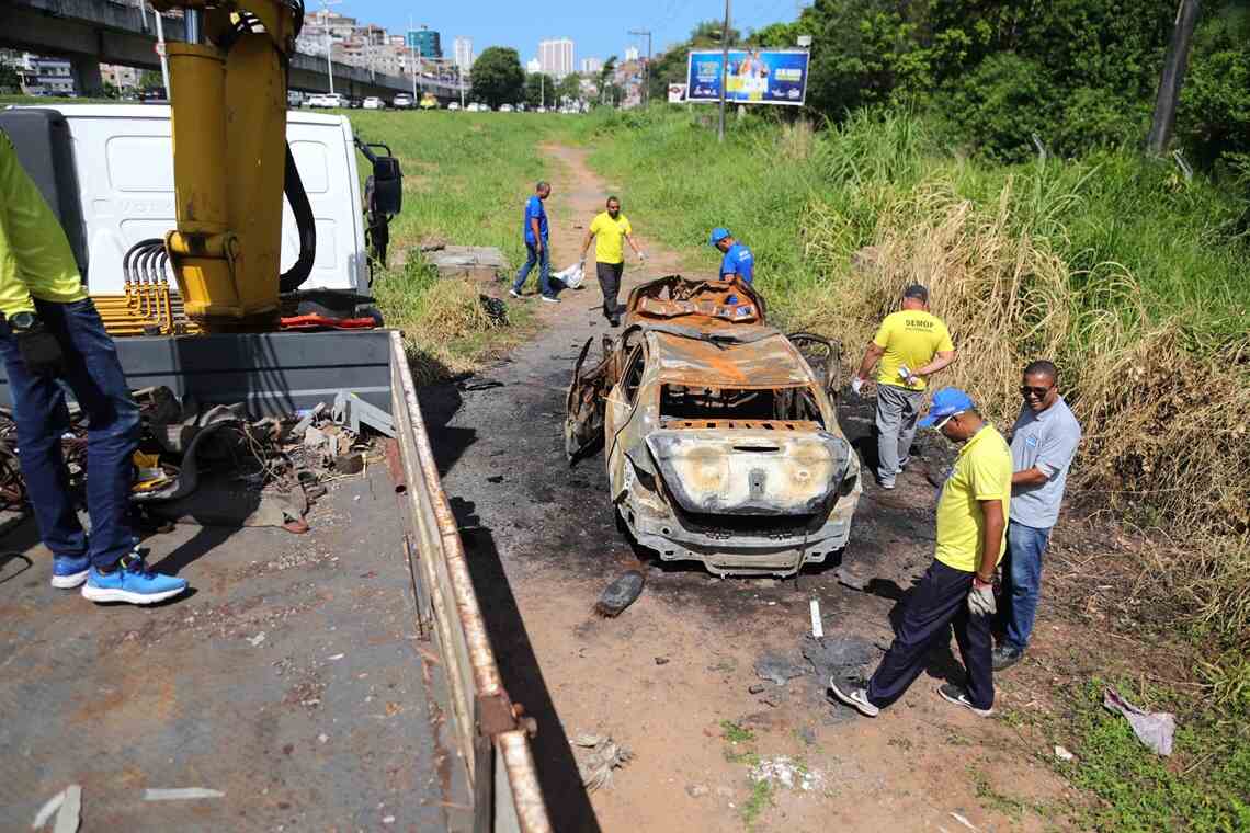 Prefeitura realiza Operação Sucata Zero na Avenida Bonocô e Pau da Lima - 