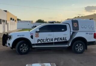 Operação no Conjunto Penal de Feira de Santana revista 165 celas e apreende celulares, drogas e armas - 