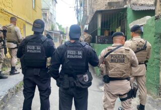 Polícia fecha cerco a traficantes no Complexo Nordeste de Amaralina, em Salvador - 