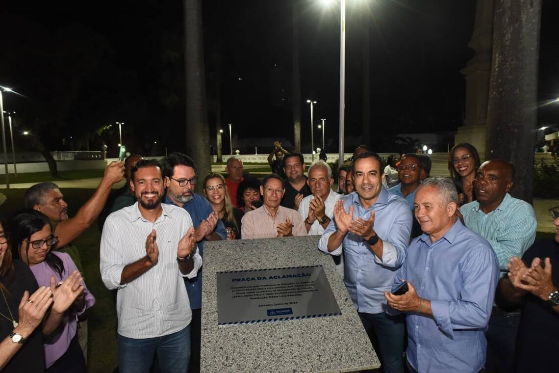 Praça da Aclamação é entregue restaurada pela Prefeitura com monumentos recuperados - 