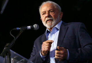 Lula diz que Brasil serve de exemplo para países que enfrentam militância de Elon Musk - 