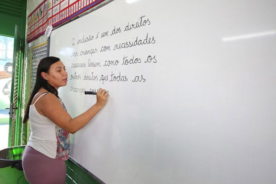 MEC abre 1,25 milhão de vagas para curso de educação inclusiva para professores - 