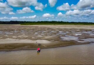 Rio Solimões atinge menor nível da história devido à seca - 