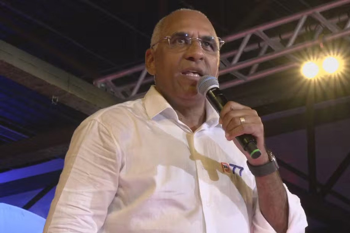 Após perder eleição, prefeito de Goiânia decreta demissão de quase 2 mil pessoas - 