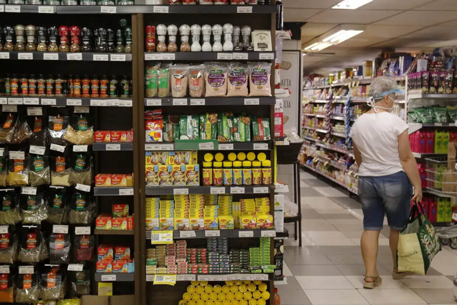 Consumo em supermercados desacelera em setembro, mas deve fechar 2024 com alta de 7% - 