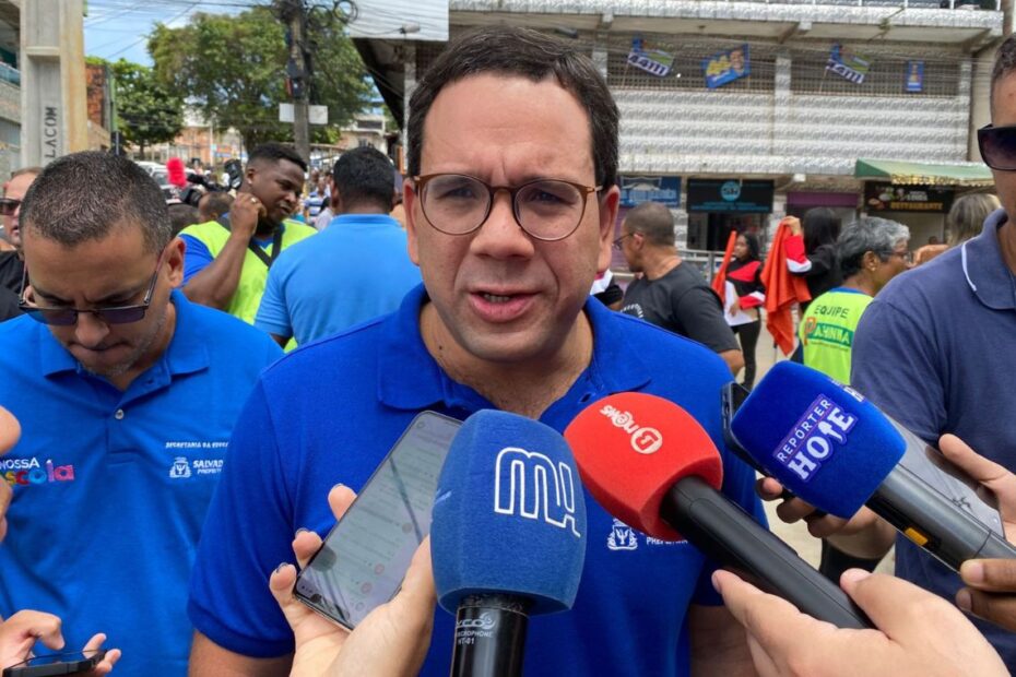 Secretário da Educação elogia estrutura de novo centro educacional infantil - 