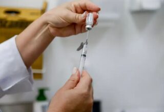 Apenas 28% dos adolescentes baianos retornam para segunda dose da vacina contra dengue - 