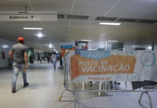 Ministério da Saúde nega desabastecimento generalizado de vacinas no Brasil - 