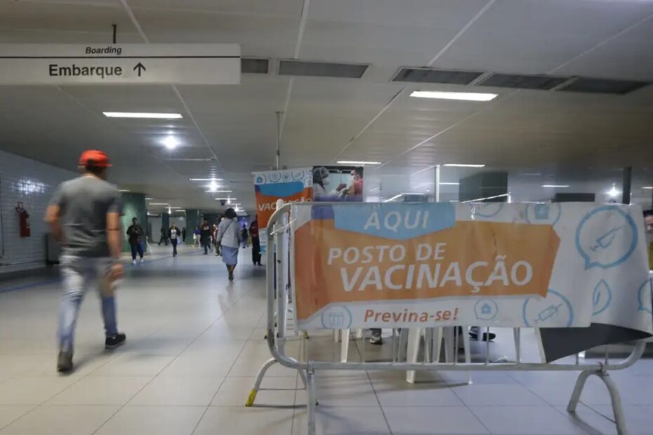 Ministério da Saúde nega desabastecimento generalizado de vacinas no Brasil - 