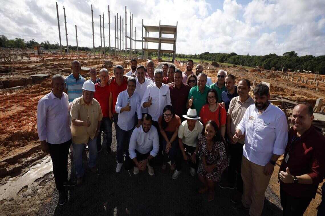 Jerônimo visita obras de construção do Hospital Regional de Alagoinhas - 