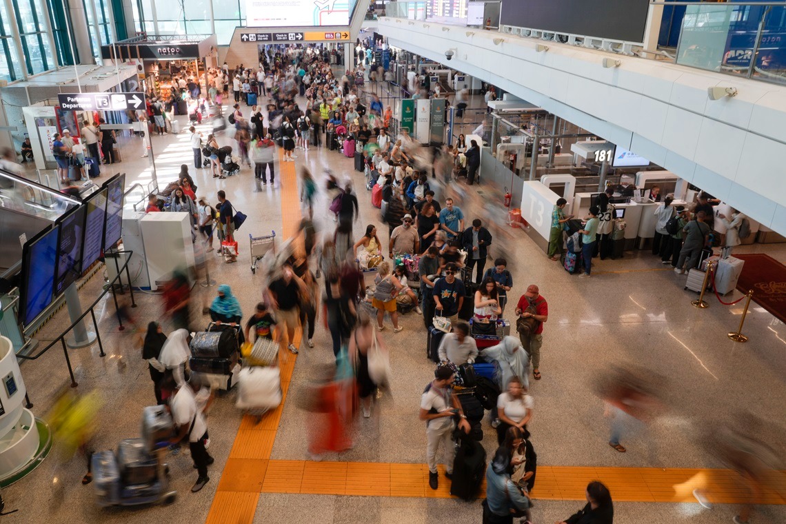 Apagão cibernético impede voos e afeta serviços bancários - 