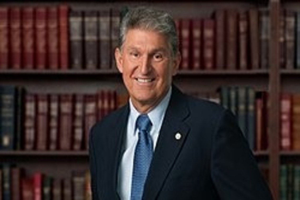 Senador Joe Manchin diz que não irá concorrer contra Harris pela indicação democrata nos EUA - 