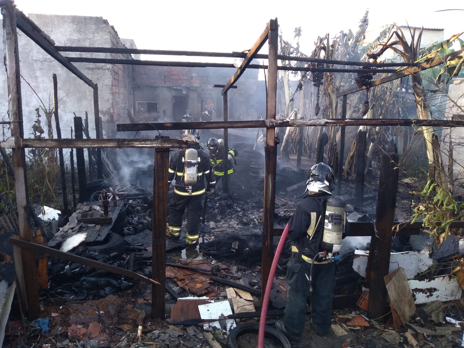 Incêndio em Feira de Santana deixa idoso ferido - 