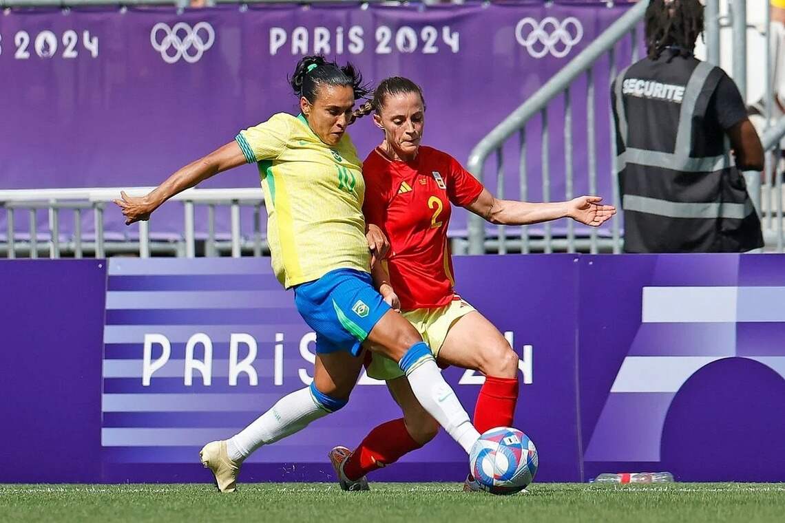 Brasil avança para quartas de final após perder para Espanha em jogo que Marta foi expulsa - 