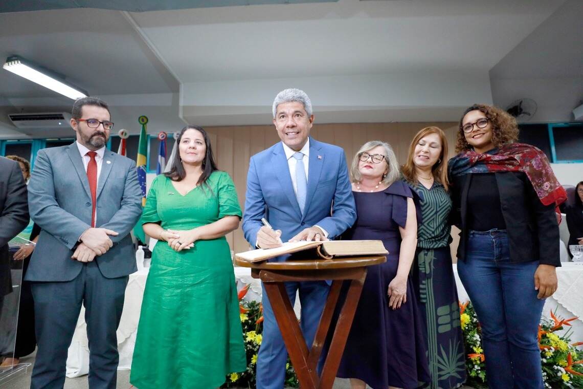 Jerônimo Rodrigues participa de posse na UEFS e inaugura novo pavilhão de aulas - 