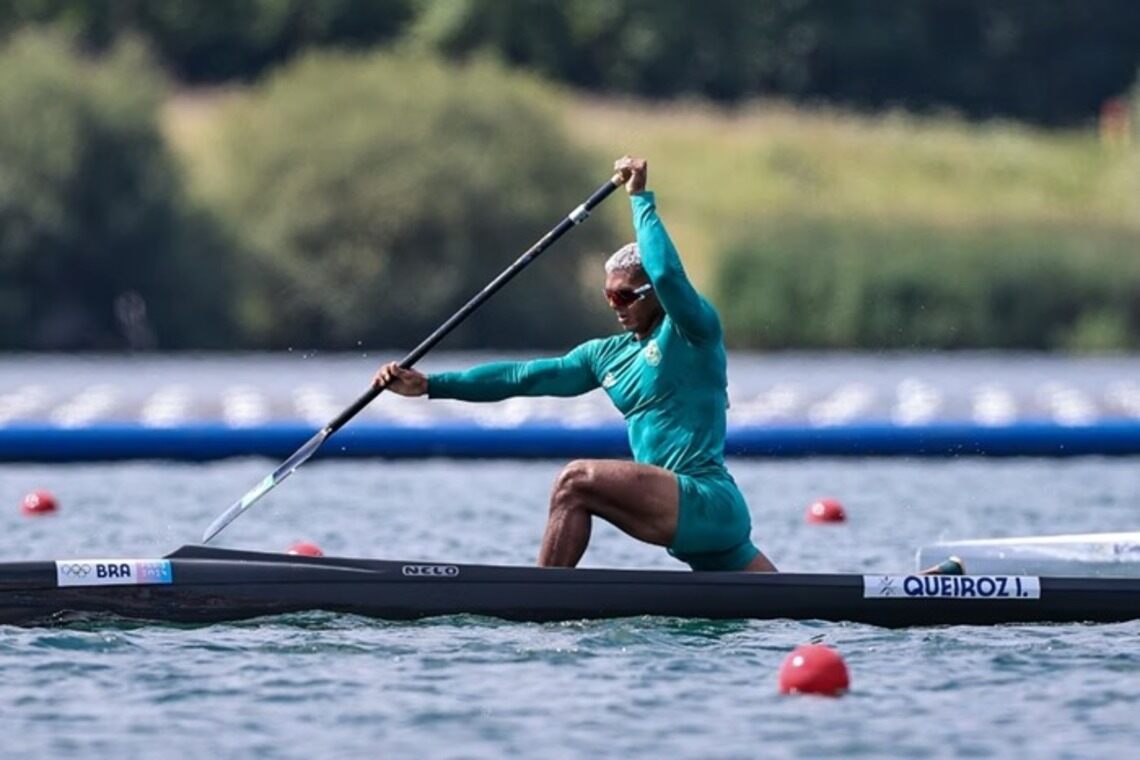 Isaquias Queiroz conquista prata em Paris e se torna o segundo maior medalhista olímpico do Brasil - 