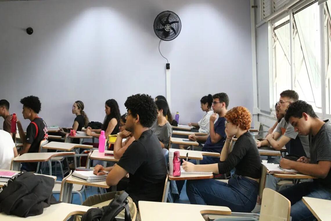 Mais de 2,1 milhões de inscritos fazem provas do CNU neste domingo - 