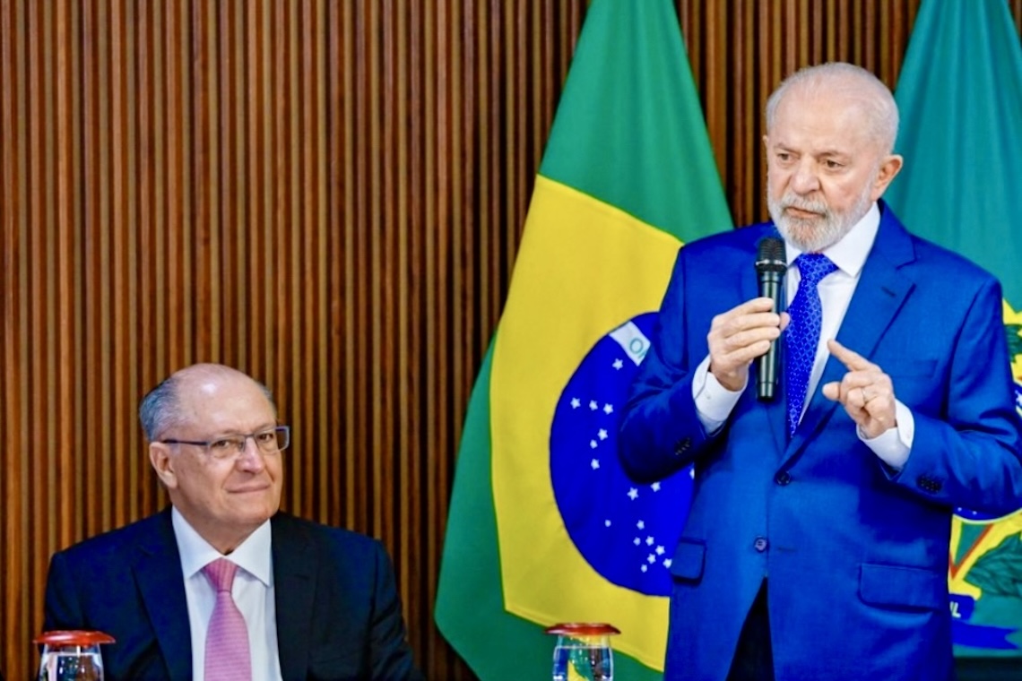 Lula diz que PAC é trabalho conjunto e não política própria de cada ministro - 