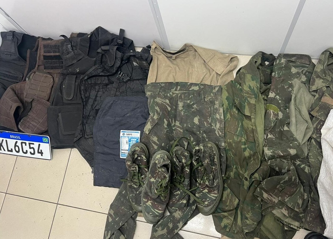 PM desarticula laboratório de drogas em Pituaçu e apreende armas e explosivos - 