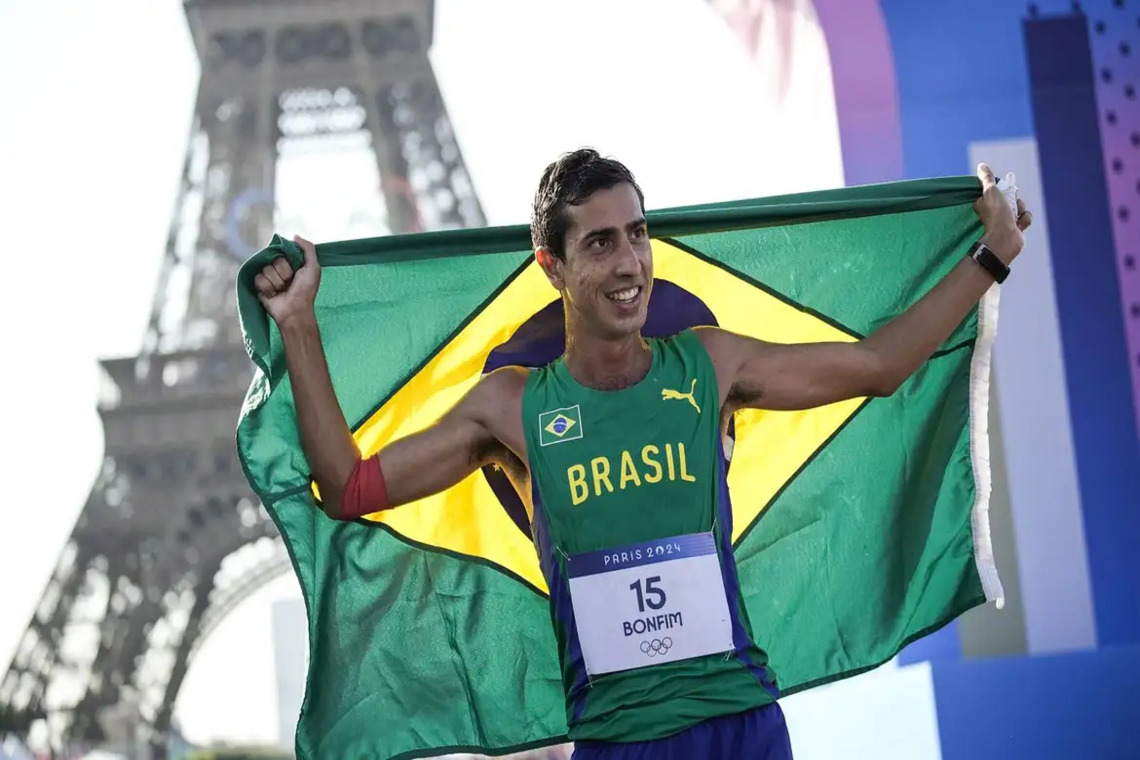 Caio Bonfim conquista prata inédita para o Brasil na marcha atlética em Paris 2024 - 