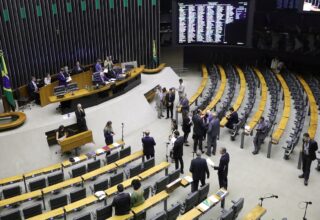 Câmara aprova aumento da pena mínima de feminicídio para 20 anos - 