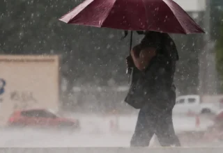 Inmet emite alerta laranja para chuva intensa em mais de 50 cidades baianas - 