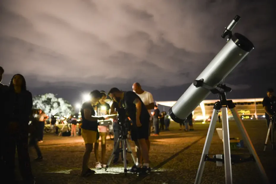 ‘Cometa do Século’ passará perto da Terra e poderá ser visto no Brasil em outubro - 