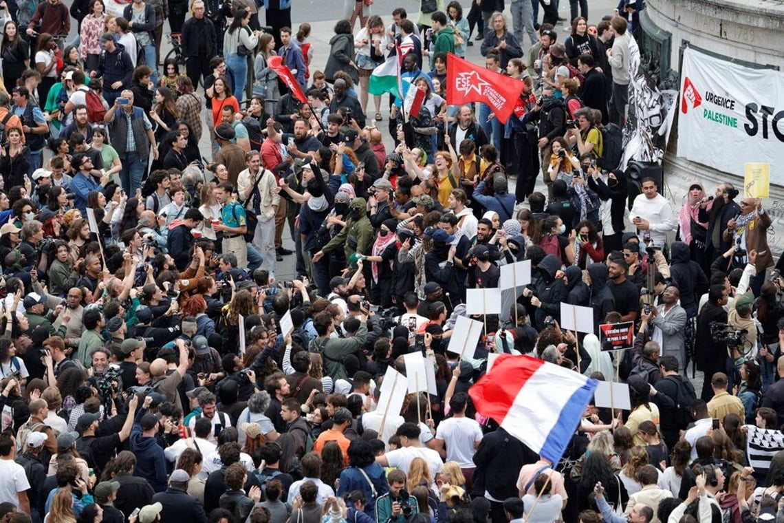 Eleições na França: coalizão entre centro e esquerda impede ascensão da extrema-direita - 