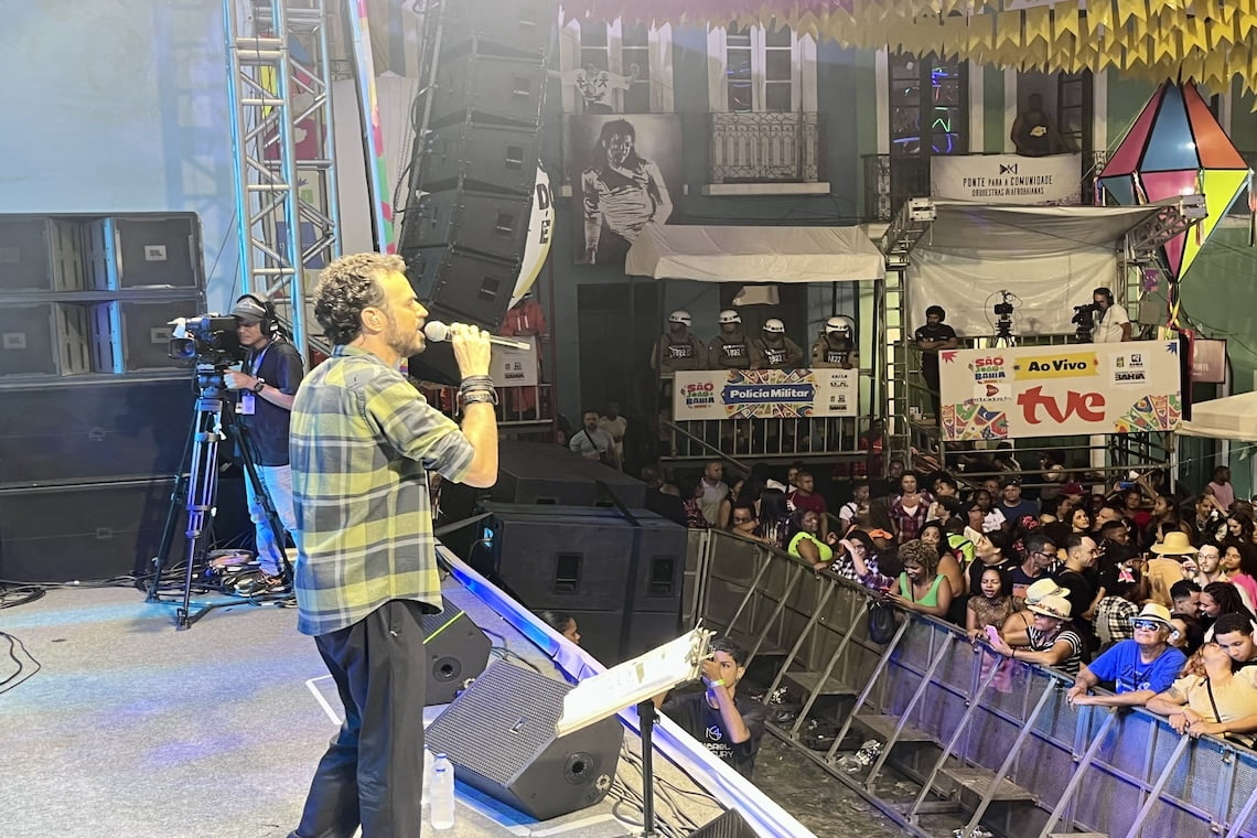 Gabriel Mercury coloca público para dançar no Largo do Pelourinho - 