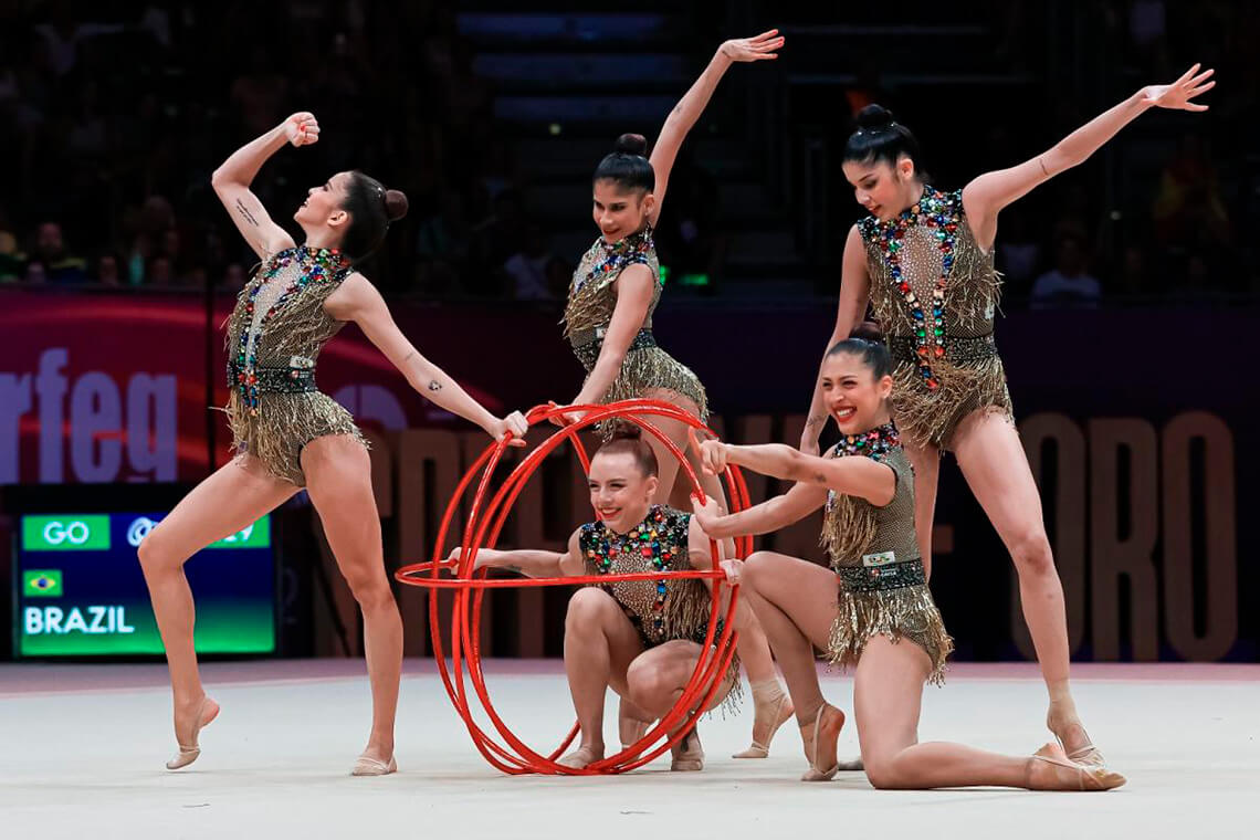 Lesão adia sonho de medalha para equipe de ginástica rítmica do Brasil - 