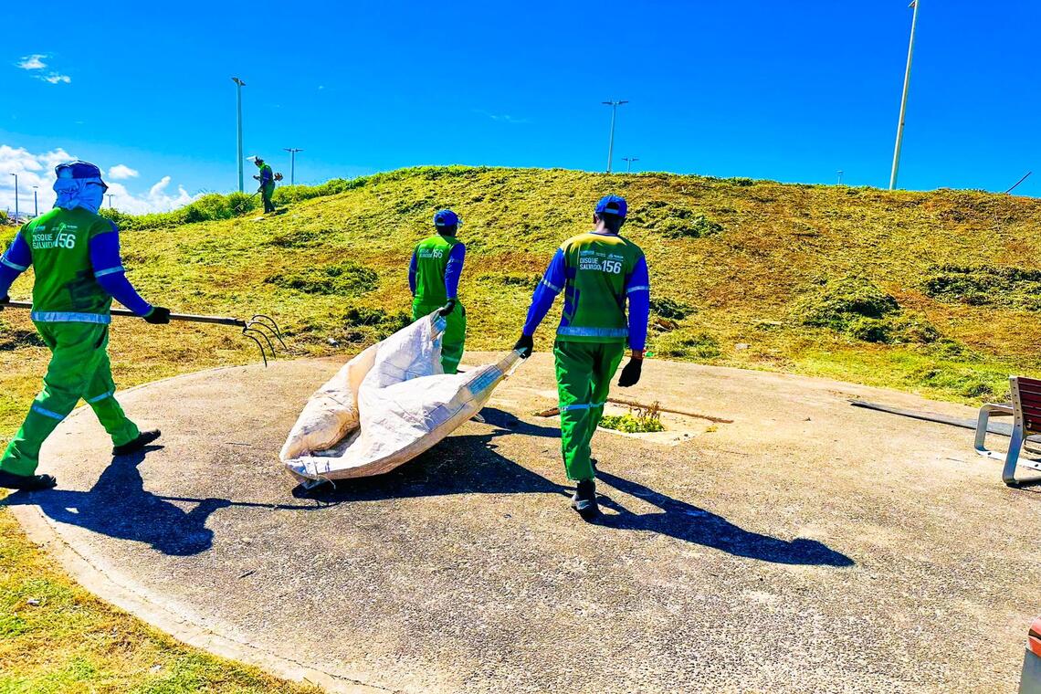 Limpurb realiza operação de limpeza em parques de Salvador - 