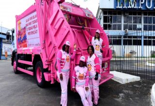 Limpurb lança caminhões plotados em apoio ao Outubro Rosa com foco na prevenção do câncer de mama - 