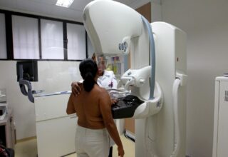 Outubro Rosa: governo anuncia 30 mil vagas para mamografias gratuitas - 