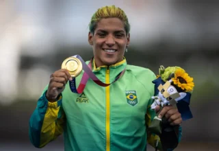 Ana Marcela conquista prata e Viviane Jungblut leva bronze na Copa do Mundo de águas abertas - 