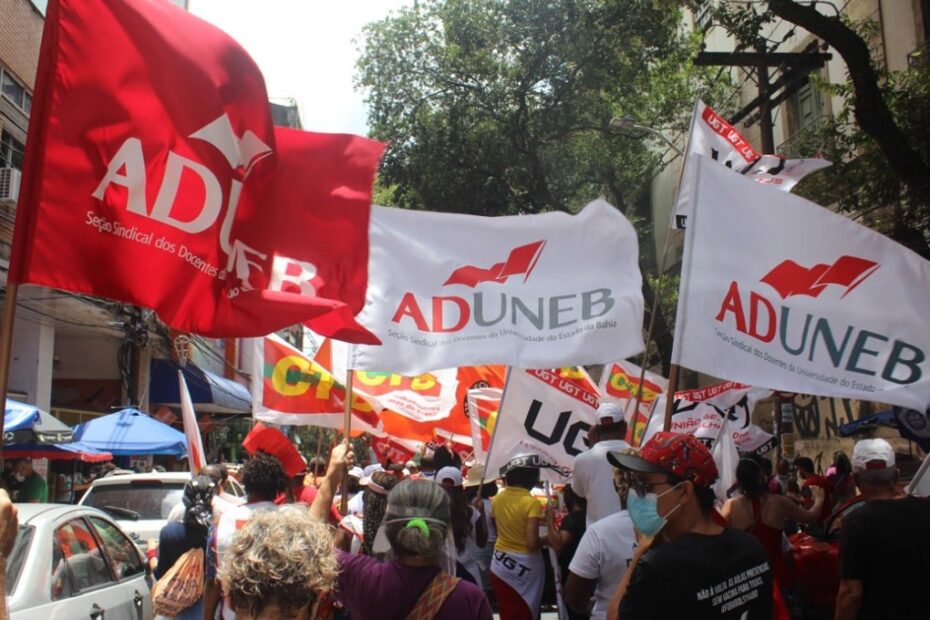 Professores da Uneb em greve realizam mobilizações em Salvador nesta quarta-feira - 